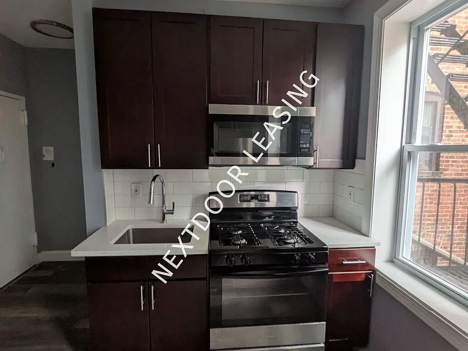 149 Zabriskie St #4M
