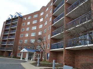 7120 N Milwaukee Ave APT 202, Niles, IL 60714