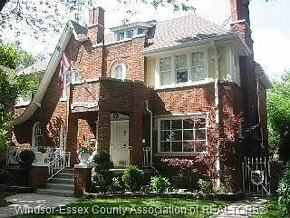 1389 Victoria Ave — Photo 1