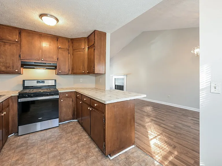 2314 Hampton Dr — Photo 8