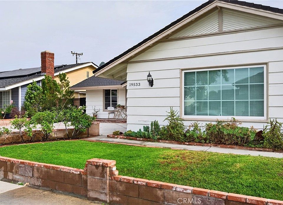19533 Babington St, Santa Clarita, CA 91351 | MLS #SR26108506 | Zillow