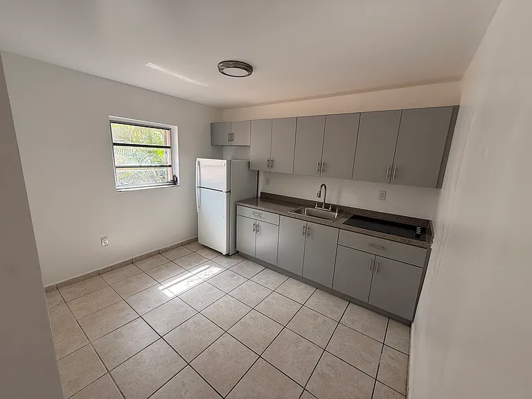 4710 SW 3rd St — Photo 2