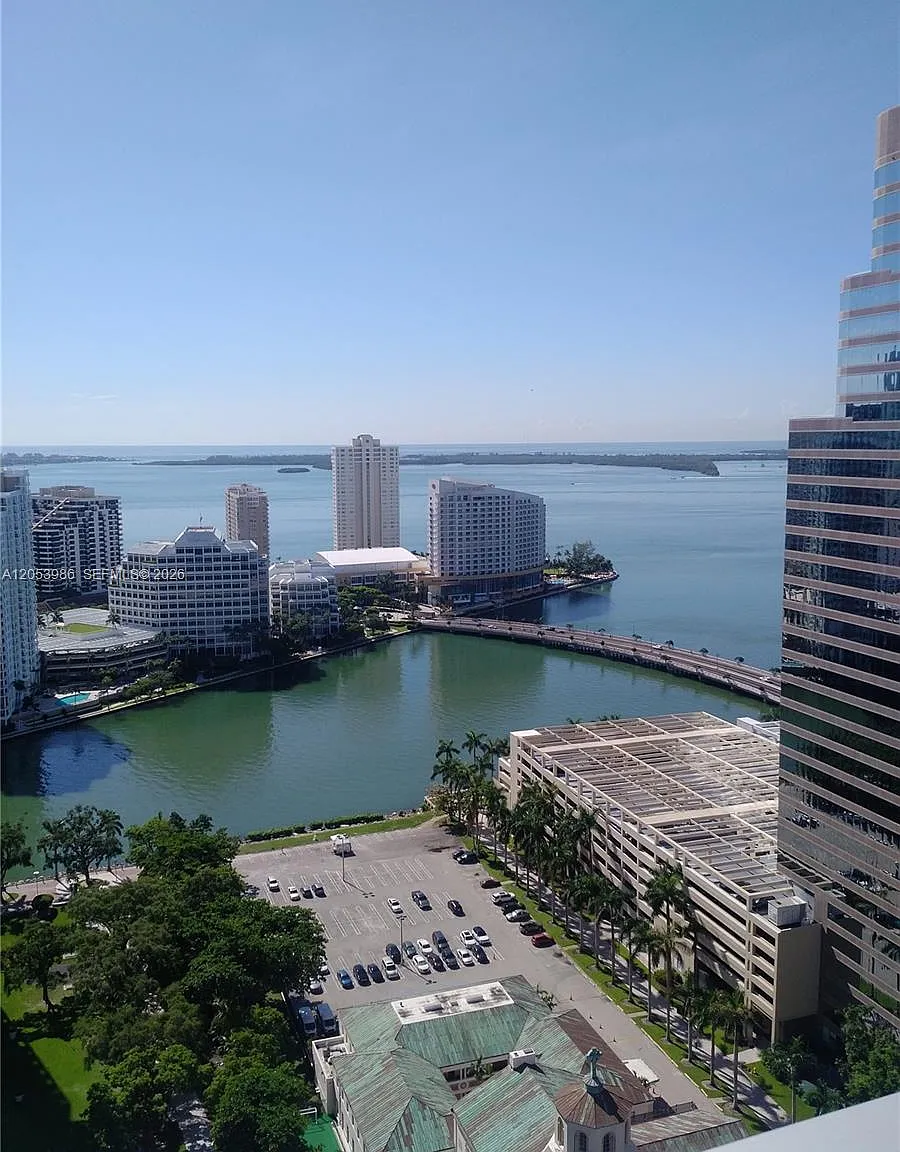 500 Brickell E — Photo 1