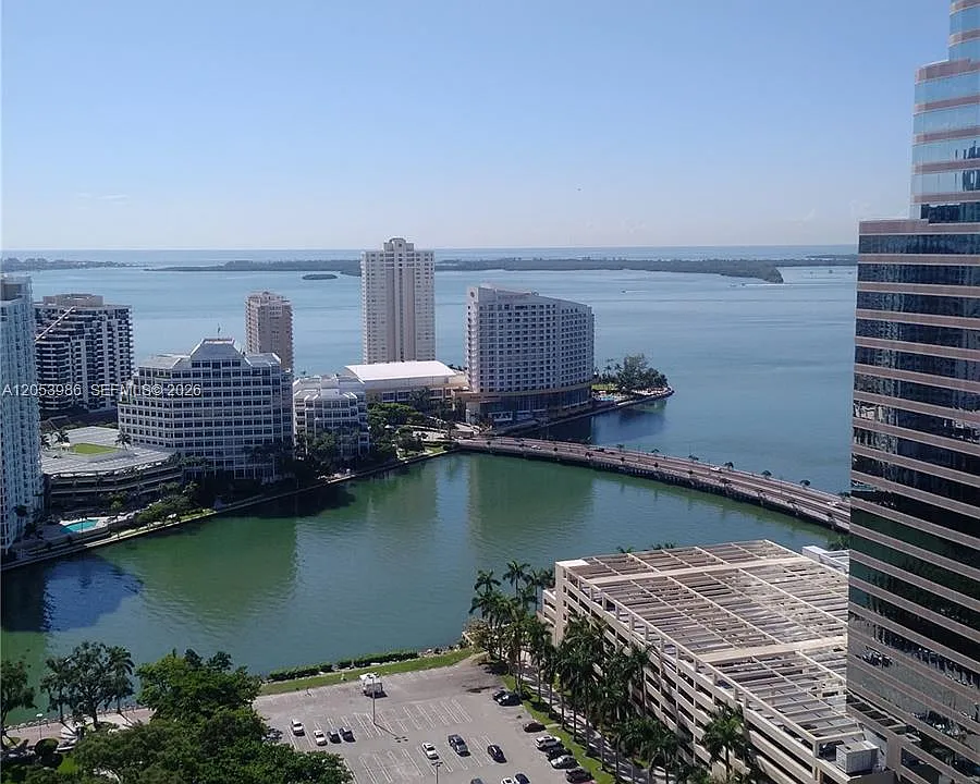 500 Brickell Ave #3200