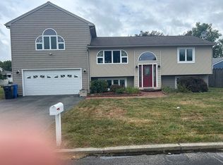 7 Stacey Dr, Cranston, RI 02920