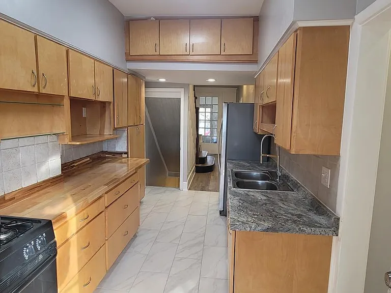 5896 Hobart St — Photo 3