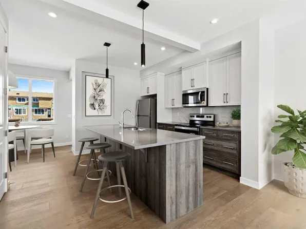 279 N Waterford Hts, Chestermere, AB T1X 2M7