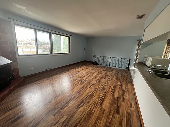 3rd image of 1901 Rosewood Ct APT 1A