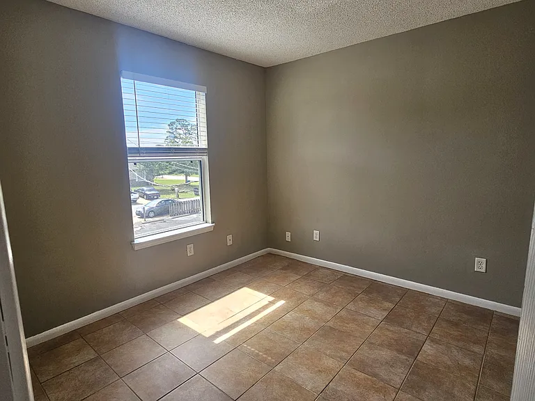 1275 Redwood Ln #B — Photo 12