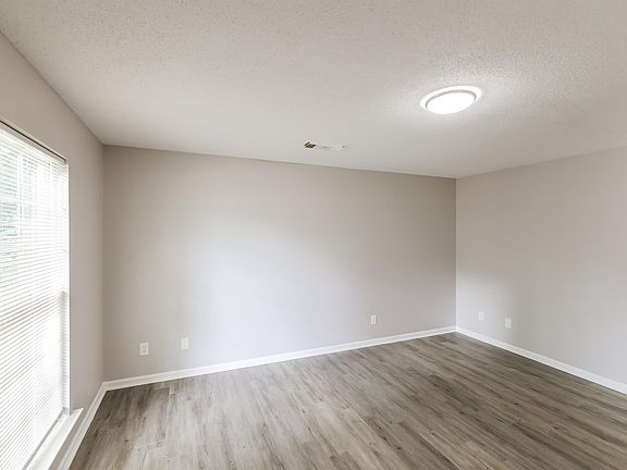 3rd image of 117 Short 24th Ave E