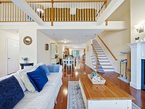 2nd image of 21 Denworth Cir #21