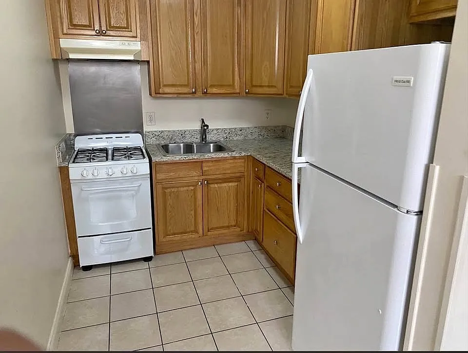 2 bed, 800 sqft, $2,050 — Photo 3