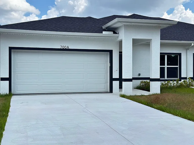 702A Broadway Ave — Photo 12