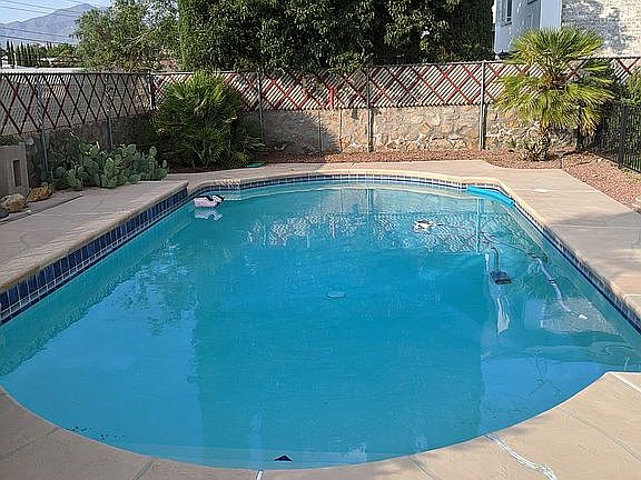 3rd image of 713 Bluff Canyon Cir
