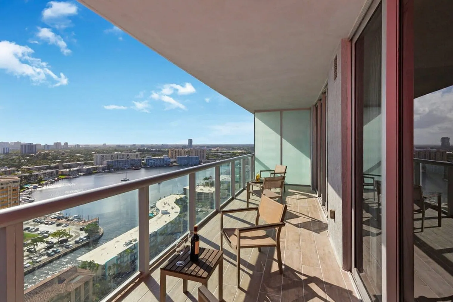2 bed, 2.0 bath, 990 sqft, $4,397 — Photo 2