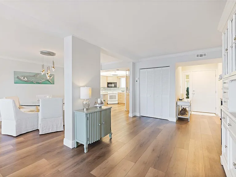 1500 Park Beach Cir #6C — Photo 8