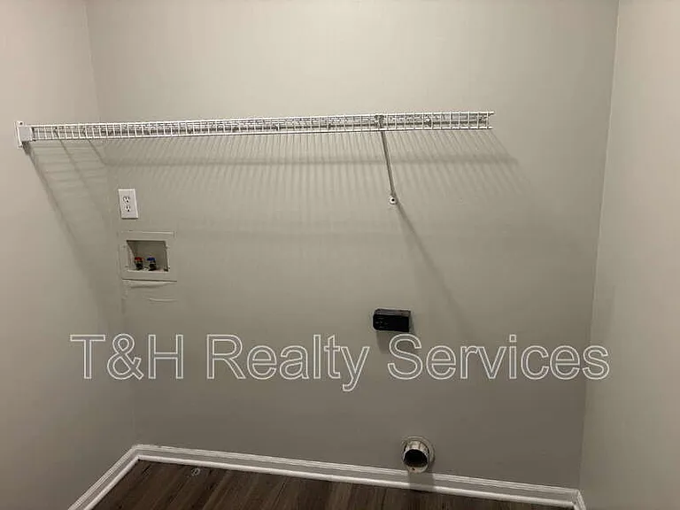 6609 Smithfield Dr — Photo 28