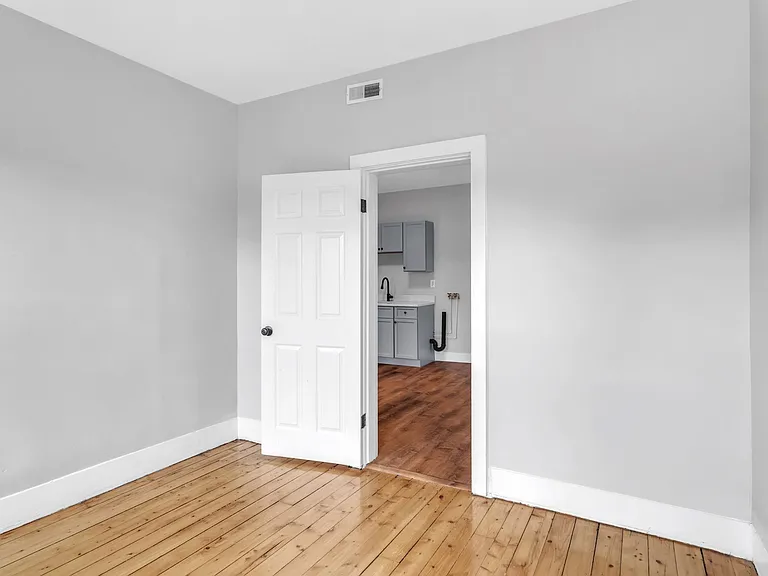 863 Chicopee St #3R — Photo 11