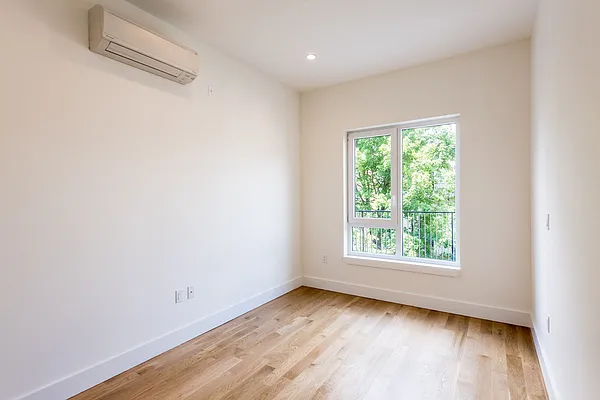 Rented by Nooklyn NYC LLC | media 44