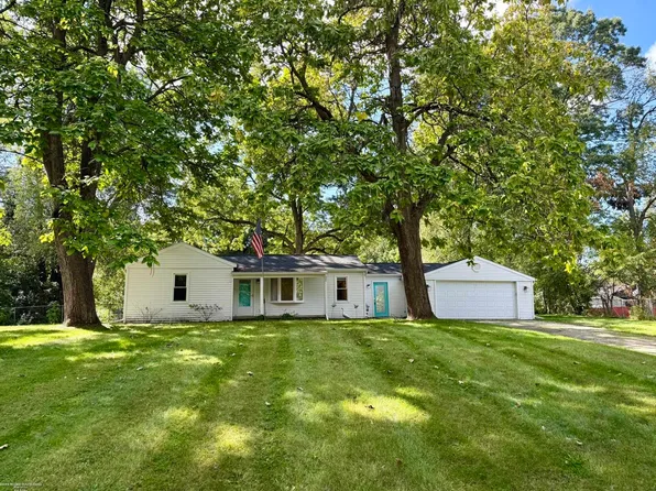620 S Briarvale Dr, Auburn Hills, MI 48326