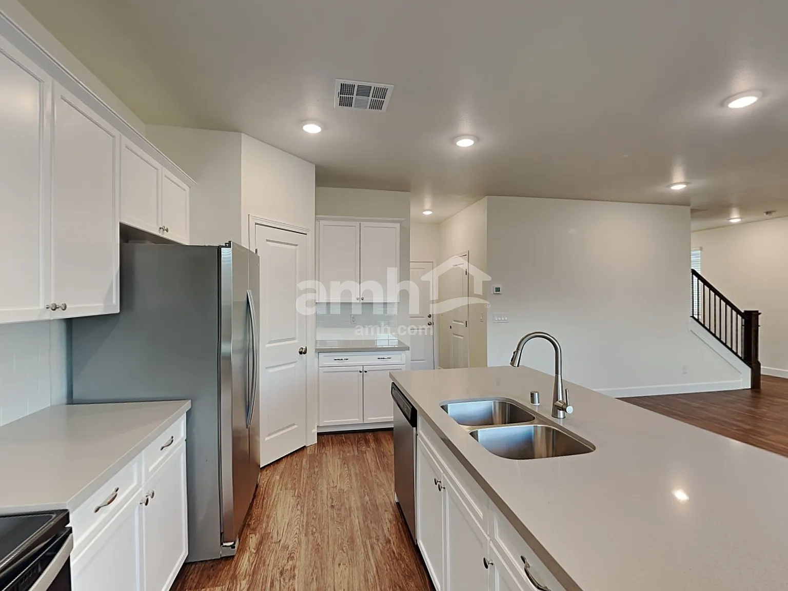 3 bed, 2.5 bath, 1885 sqft, $2,395 — Photo 3