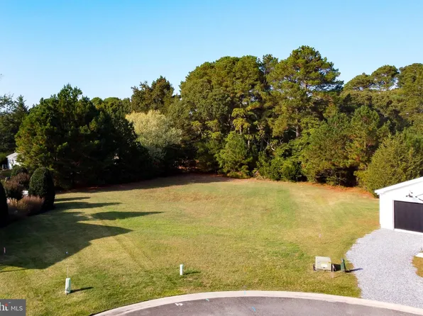 5 Captains Ct, Ocean View, DE 19970