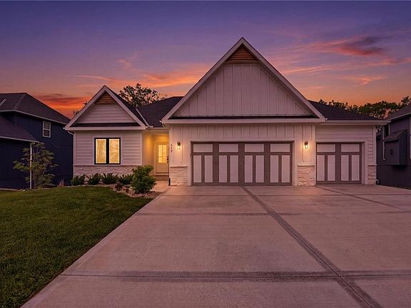 3rd image of 812 Foxglove Ln