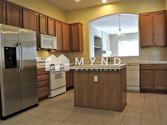 3rd image of 480 Eastbrook Way