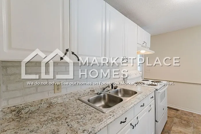 624 S Pine St — Photo 13