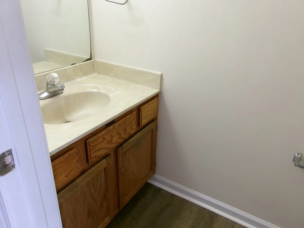 Building Photo - 3260 Spring Hollow Ave #9