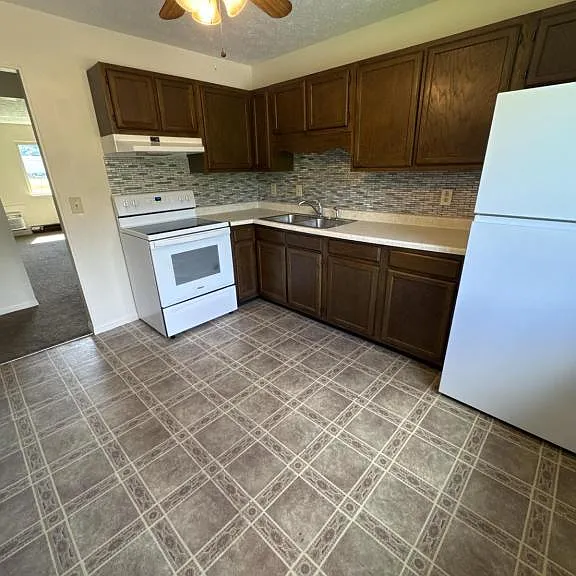 211 Dodge Dr #B3 — Photo 2