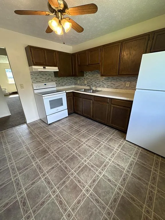 Building Photo - 211 Dodge Dr #B3
