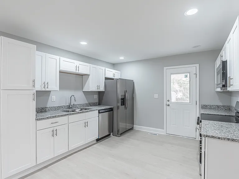3250 Bagnal Dr — Photo 8