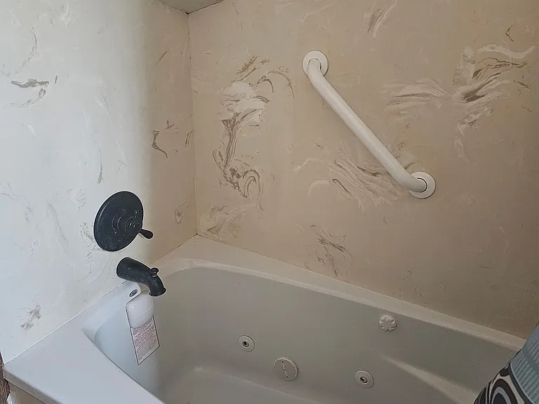 Jetted Bathtub with shower