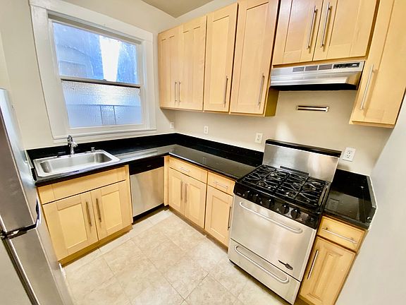 4th image of 655 Hyde St #10