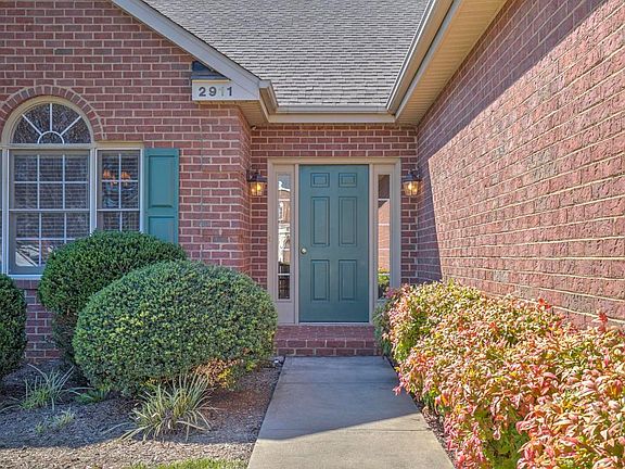 2nd image of 2911 Edgefield Cir