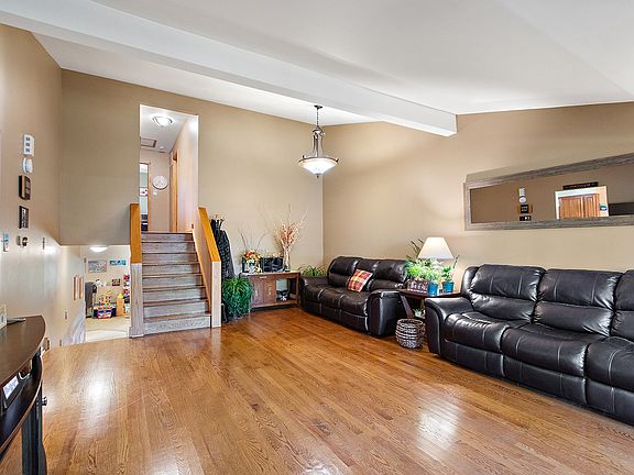 4th image of 8937 Westwood Dr