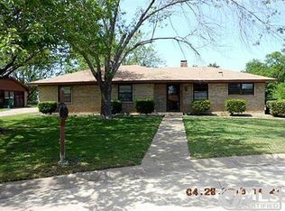 705 Live Oak Ct, Red Oak, TX 75154