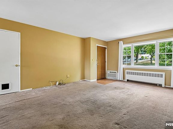 4th image of 18 Wedgewood Dr APT 25