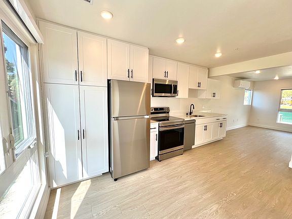 2nd image of 4661 Florida St #201
