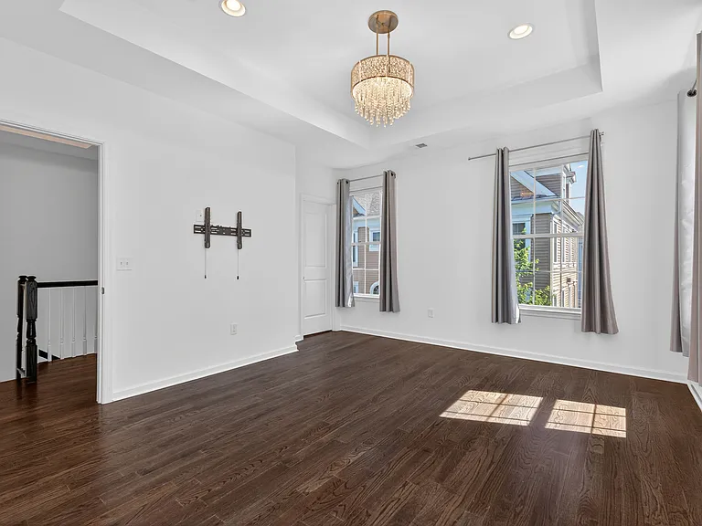 60 Roosevelt Dr — Photo 26