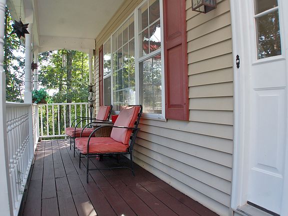 3rd image of 3 Tudor Hill Dr