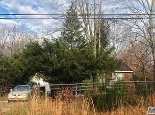 13 Merrick Rd, Shirley, NY 11967