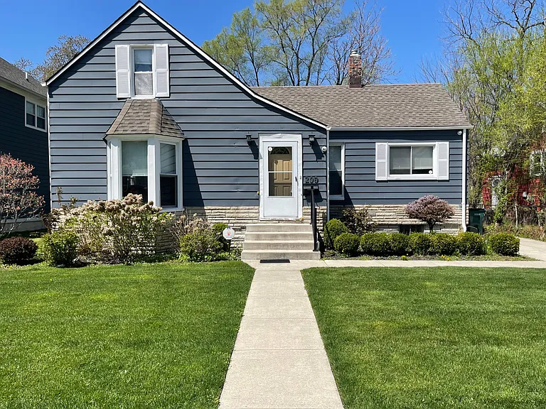 209 N Center St — Photo 1