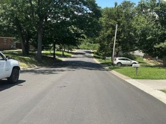 Exterior Neighborhood (street photo)
