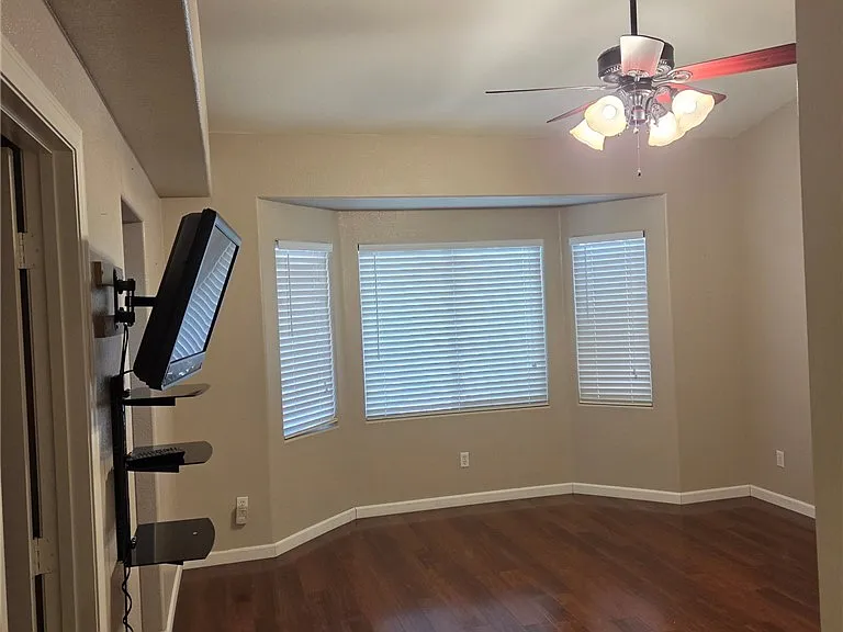 506 Melrose Heights St — Photo 2