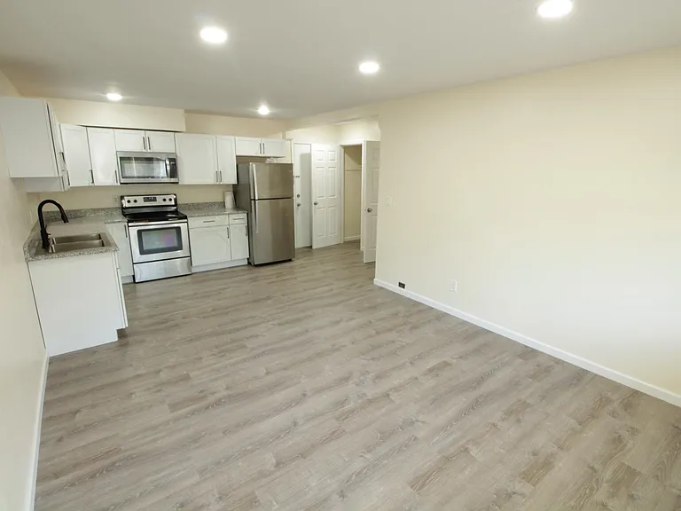 2390 S Kinnickinnic Ave #5 — Photo 3