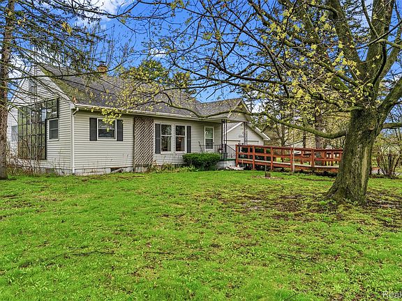 4th image of 3946 Brown Rd