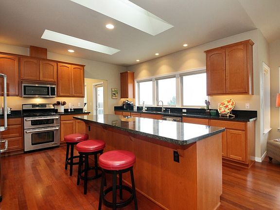 4th image of 2430 Cambridge Ct