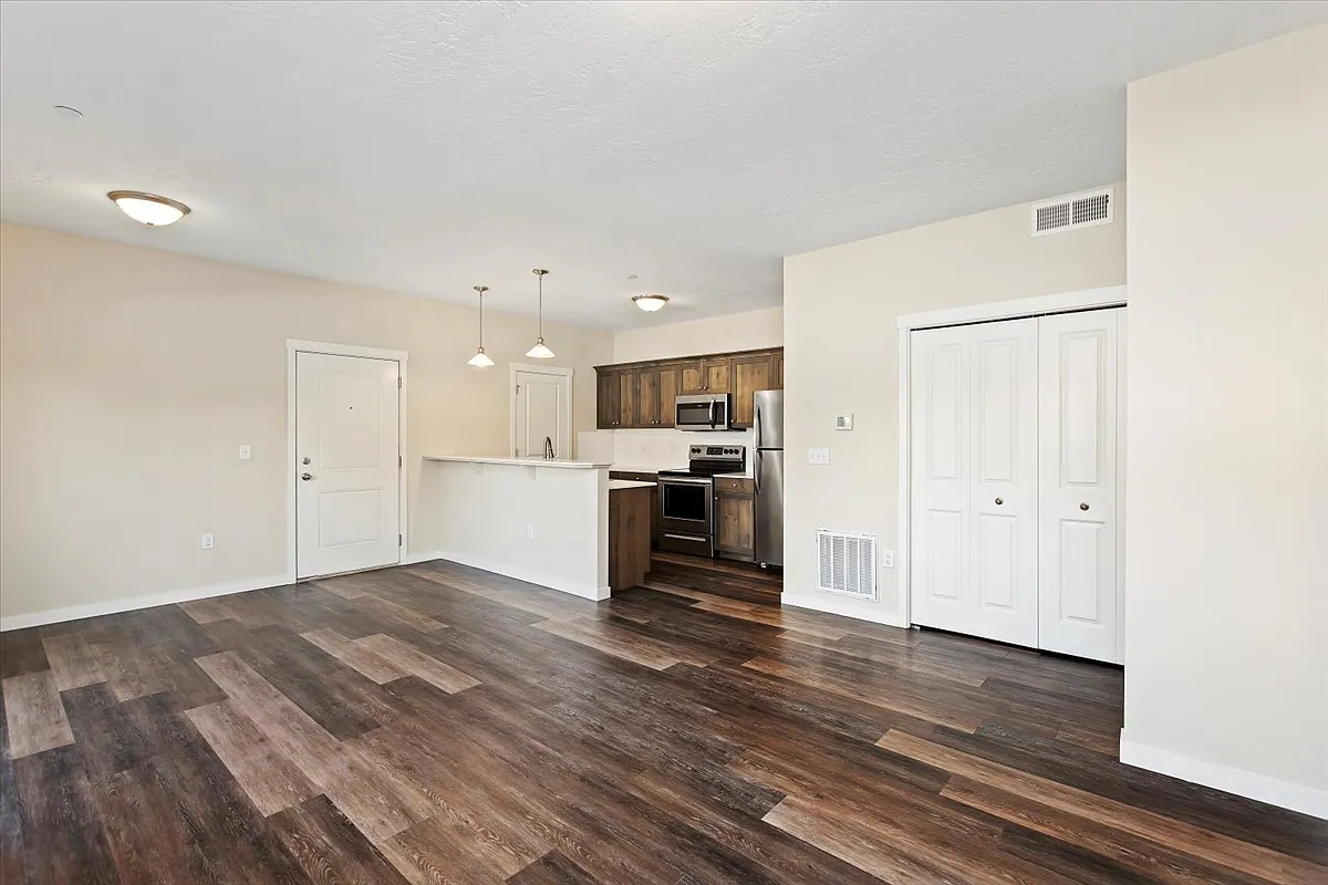 Owyhee Park Apartments — Photo 1
